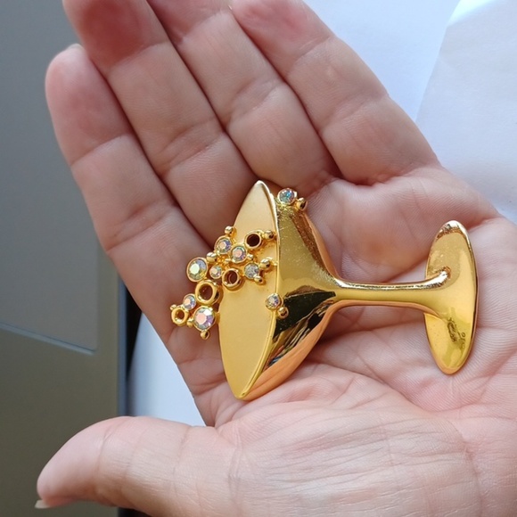 JJ Jonette Gold Tone Champagne Glass Rhinestones Bubbles Pin Brooch Signed - Picture 4 of 4